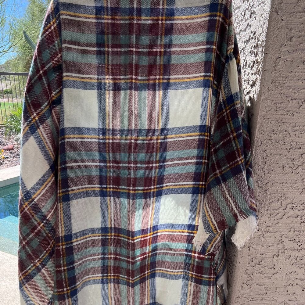 OS NWOT Grace&Lace Rectangle Blanket Scarf. Lightweight. Fringe edge.